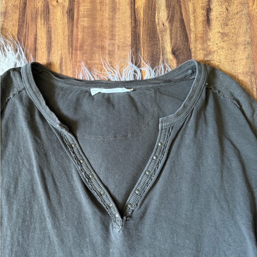 Free People Olive V‑Neck Raw Seam Long Sleeve Tee - Picture 5 of 6
